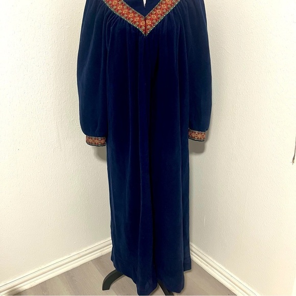 Vintage Vanity Fair Women’s Velour Navy Zip Front Long Robe Embroidery Med USA - Picture 1 of 10